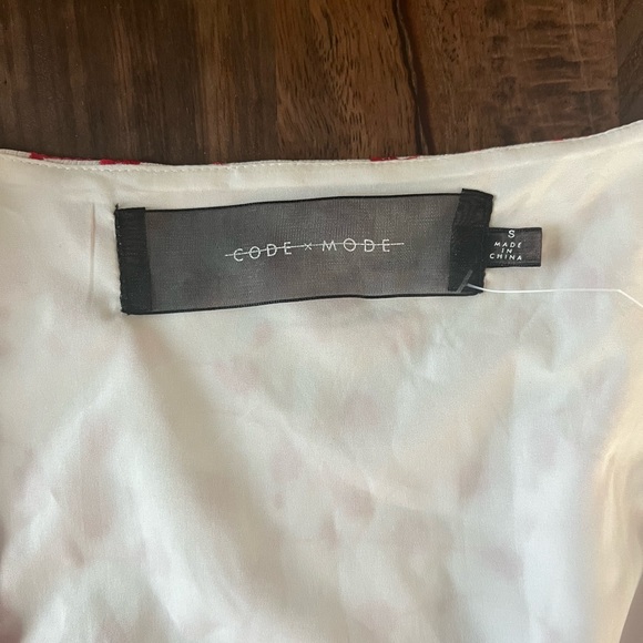 Code Mode Embroidered Crop Top - Picture 10 of 10